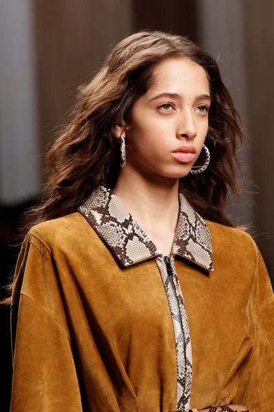 Look 27